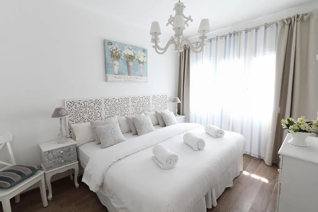 Sitges Centre Mediterranean House- 5 Bedroom, 4 Bathroom, Terrace Courtyard, Private Rooptop Pool Tatil Evi